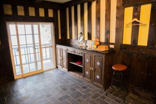 Black Forest Manor
