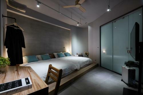 Bed & Breakfast Timeline Cafe Studio