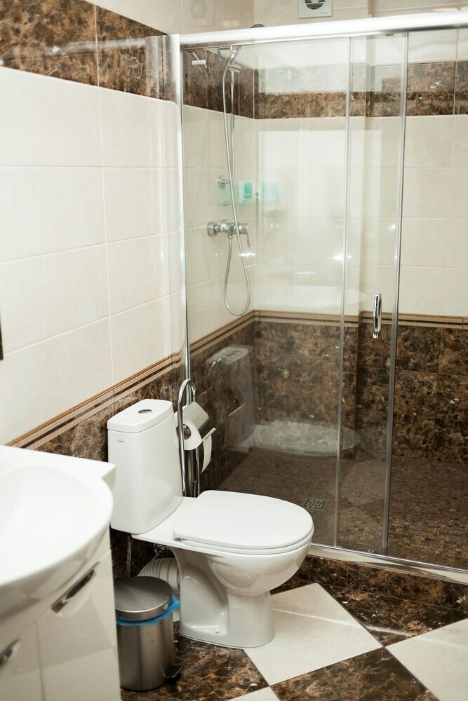 Hotel Charivne Ozero