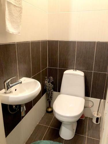 Apartment On Yevhena Konovaltsia