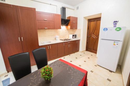 Cozy Apartment In Khmelnitsky Str.