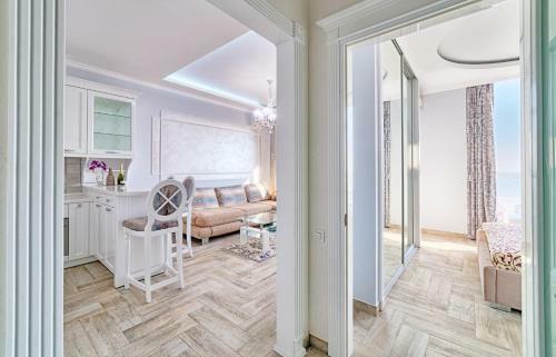 Golden Sea View Apartment