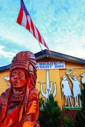 Motel Brad's Desert Inn