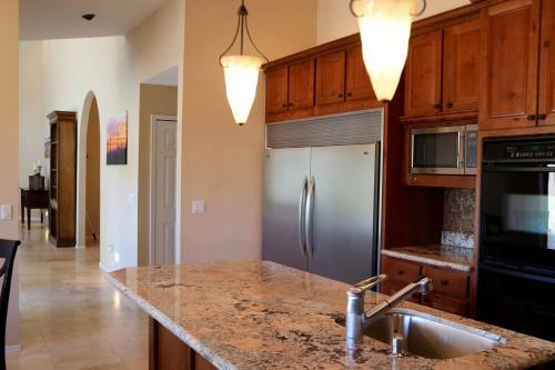 Sedona Spectacle Main And Guest House Sleeps 20