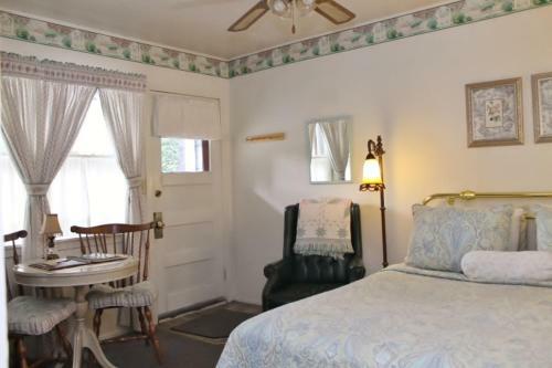 Piety Hill Cottages Motel And Bed And Breakfast