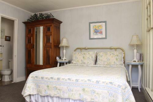 Piety Hill Cottages Motel And Bed And Breakfast
