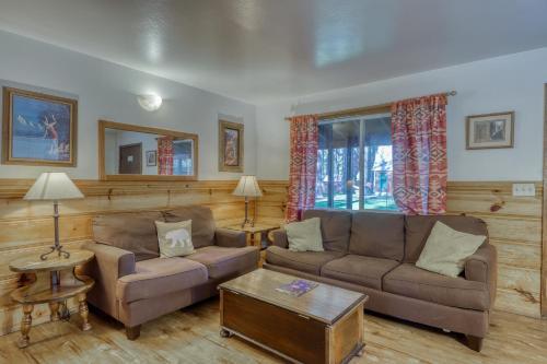 Spruce Grove Washoe Cabin