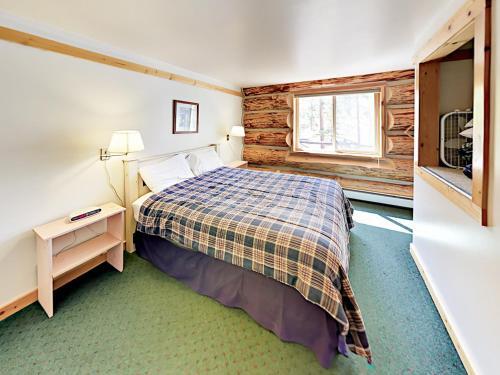 Twelve Bedroom 232 Northside Circle Home