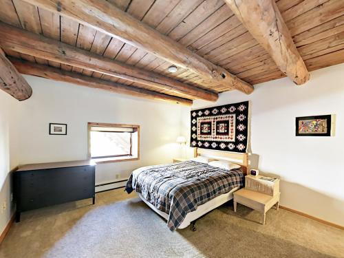 Twelve Bedroom 232 Northside Circle Home