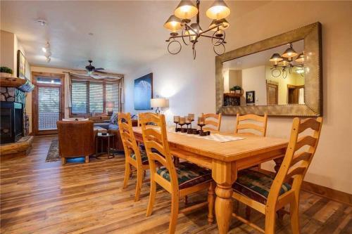 2103 Timberline Lodge, Trappeur's Crossing
