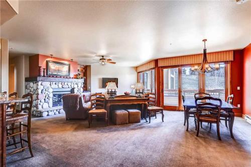 Christie Club 326