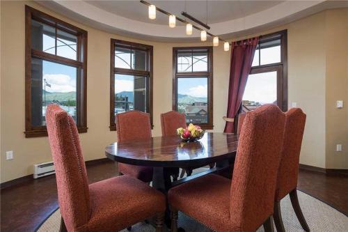 Howelsen Place - H208b