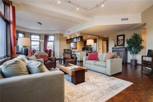 Howelsen Place - H208b