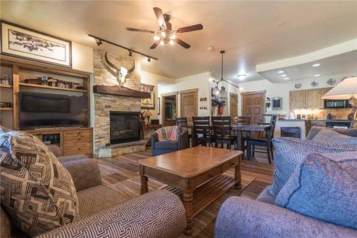 3110 Champagne Lodge, Trappeur's Crossing