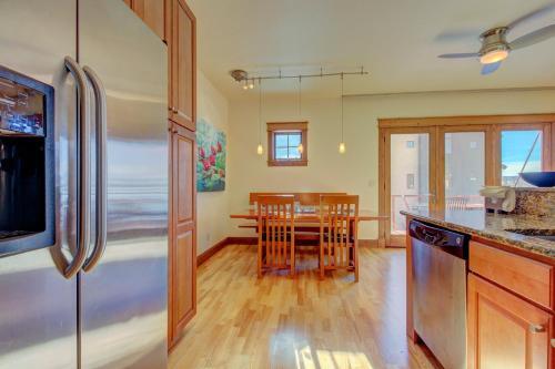 Upscale Majestic Valley Townhome