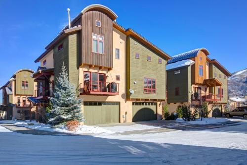 Upscale Majestic Valley Townhome