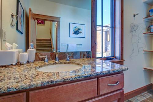 Upscale Majestic Valley Townhome