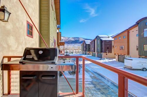 Upscale Majestic Valley Townhome