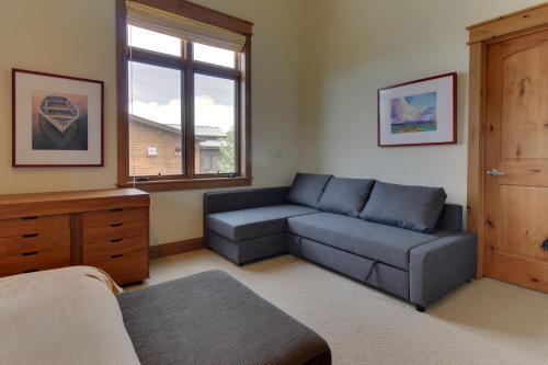 Upscale Majestic Valley Townhome