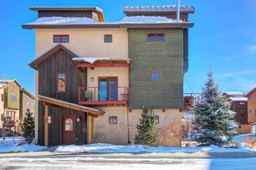Upscale Majestic Valley Townhome