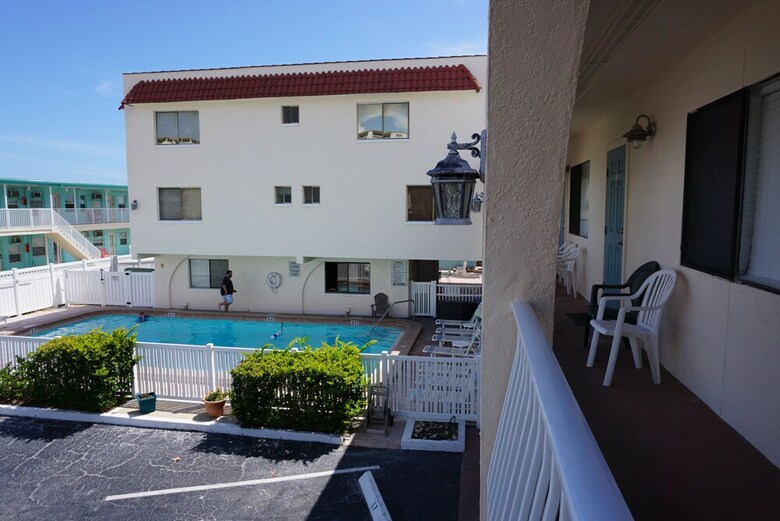 Hotel Redington Surf Resort
