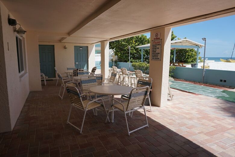 Hotel Redington Surf Resort