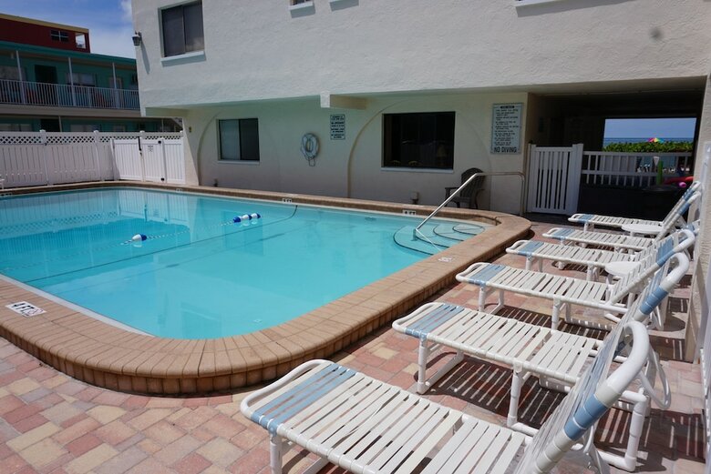 Hotel Redington Surf Resort