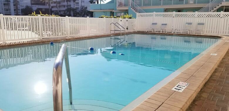 Hotel Redington Surf Resort