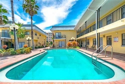 Royal Orleans 103, Studio, Heated Pool, Wifi, Sleeps 2