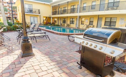 Royal Orleans 103, Studio, Heated Pool, Wifi, Sleeps 2