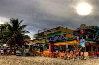 White Beach Hotel Bar And Restaurant