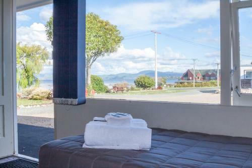 Jack & Di's Lakefront Motel