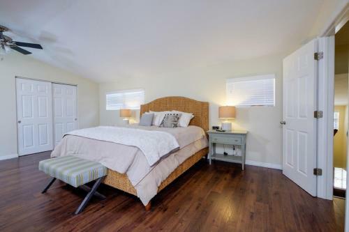 6061 Border Ln Home