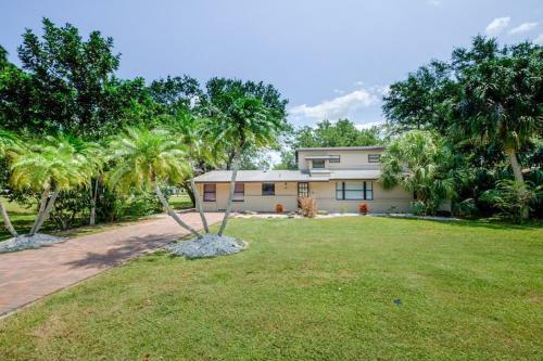 6061 Border Ln Home