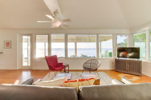 Sunsetter On Sapphire Shores