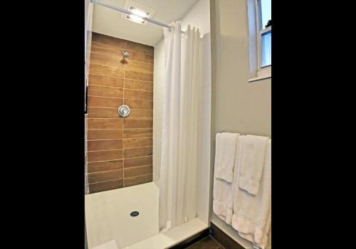 Siesta Heron Suites & Villas