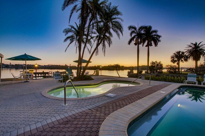 Palm Bay Club - Bay 7