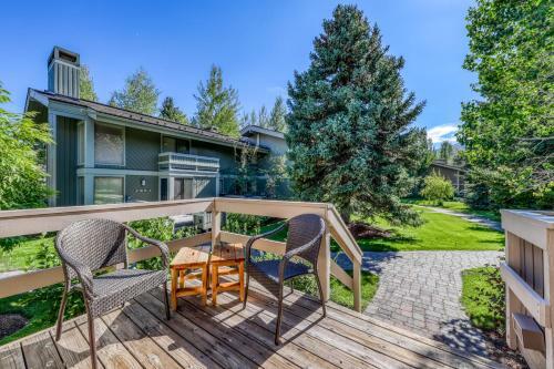New Villager Retreat With Baldy Views