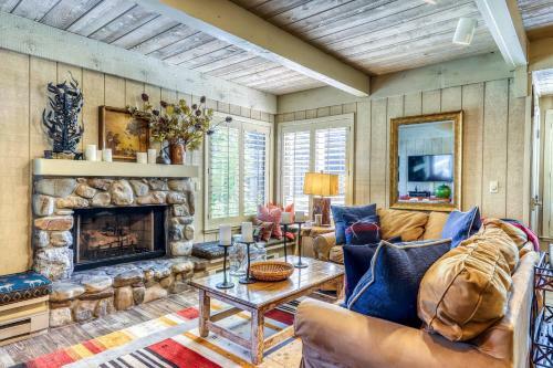 New Villager Retreat With Baldy Views