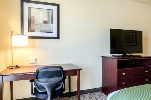 Cobblestone Hotel & Suites - Paxton