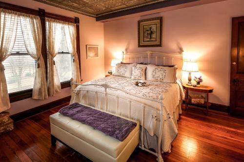 Weller Haus Bed, Breakfast & Event Center