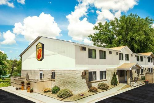 Hotel Super 8 By Wyndham Chaska
