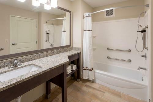Grandstay Hotel & Suites