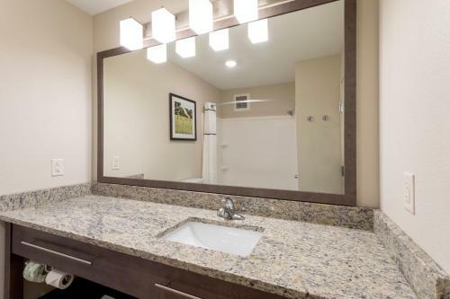Grandstay Hotel & Suites