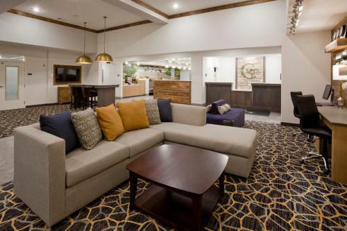 Grandstay Hotel & Suites