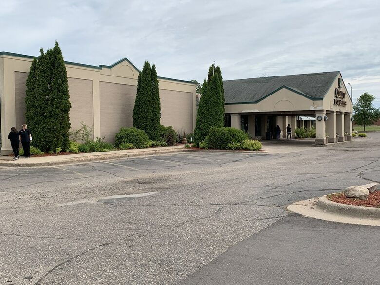Hotel Quality Inn & Suites