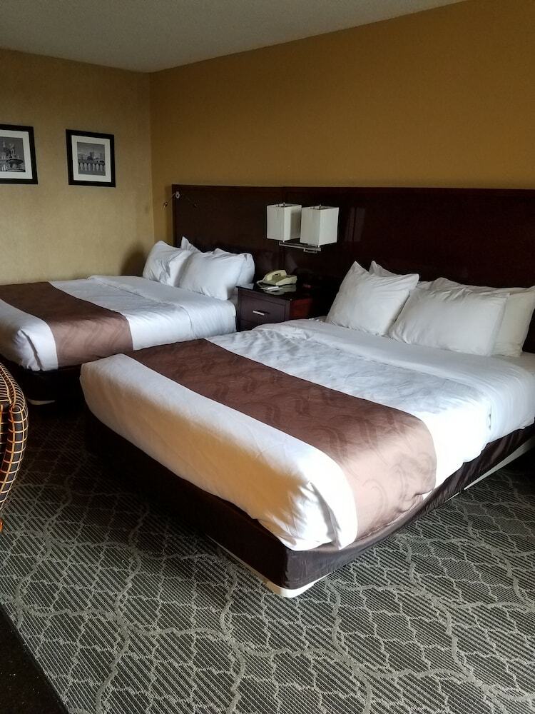 Hotel Quality Inn & Suites