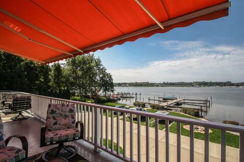 Villa Lay By The Bay