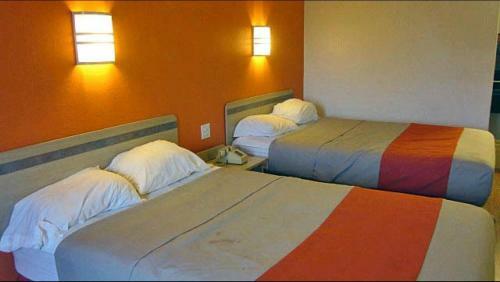 Hotel Motel 6 Warren