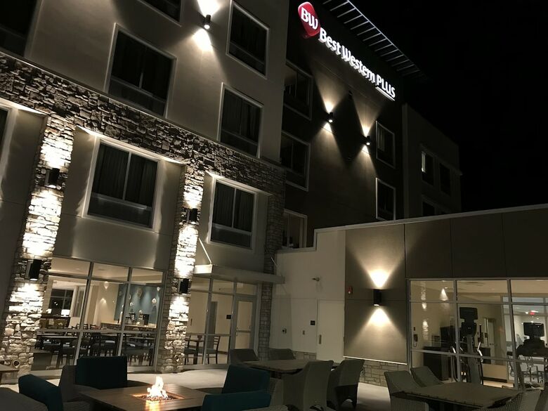 Best Western Plus Bolivar Hotel & Suites